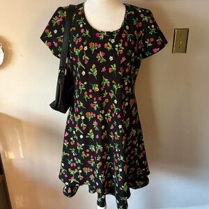 Vintage short sleeve floral dress with ruffle hem size 8